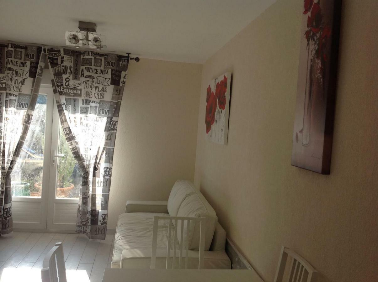Rez De Villa Pebrier เฟรฌูส ภายนอก รูปภาพ