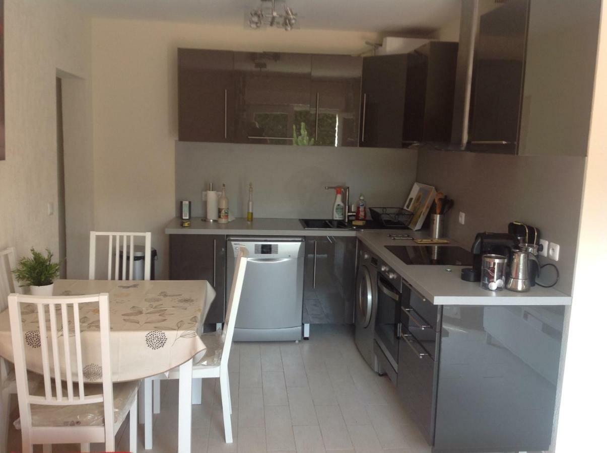 Rez De Villa Pebrier เฟรฌูส ภายนอก รูปภาพ